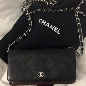 CHANEL Black Quilted Leather Crossbody Wallet with Silver Chain-price firm